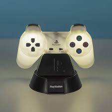 Manette Playstation pour une chambre de gamer chic